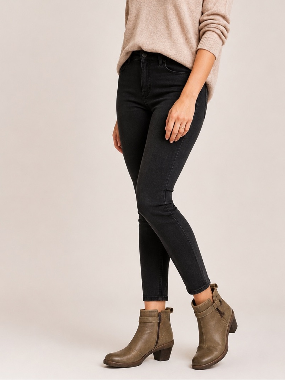 El Naturalista Womens NF71 Pleasant Distressed Leather Boot. EU 41